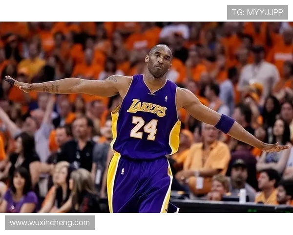 镜头里的青涩传奇：湖人摄影师定格科比新秀季的天足印记