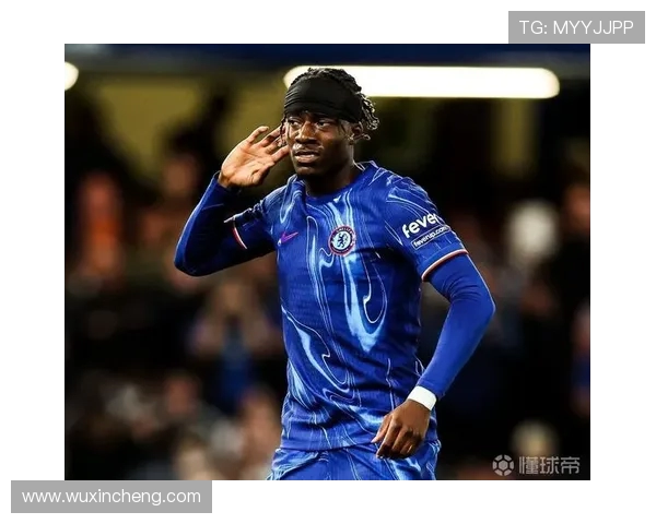 马杜埃凯 GQ 大片曝光!切尔西边锋化身巴黎世家型男